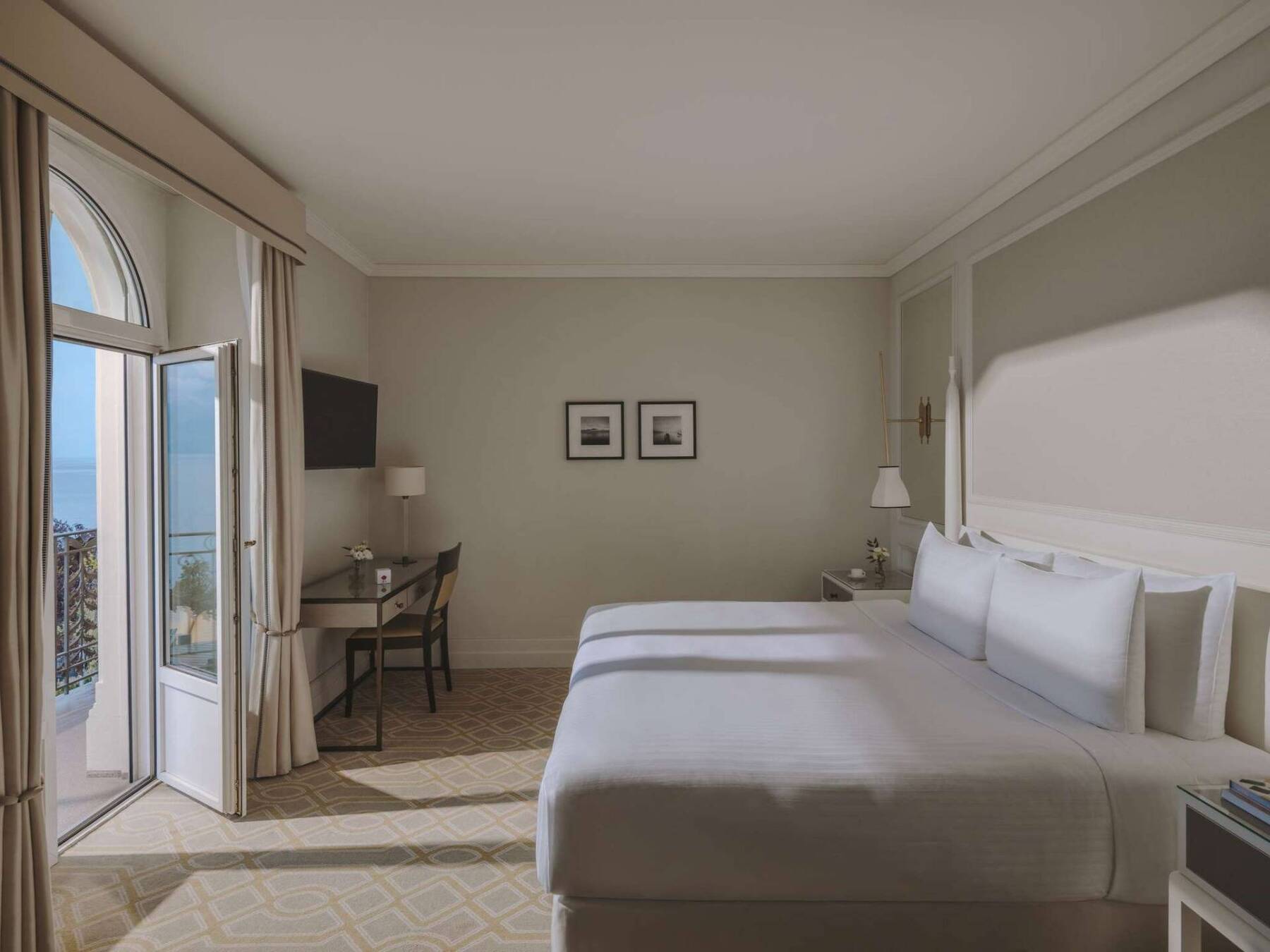 Junior Lake View Suite - Twin Beds