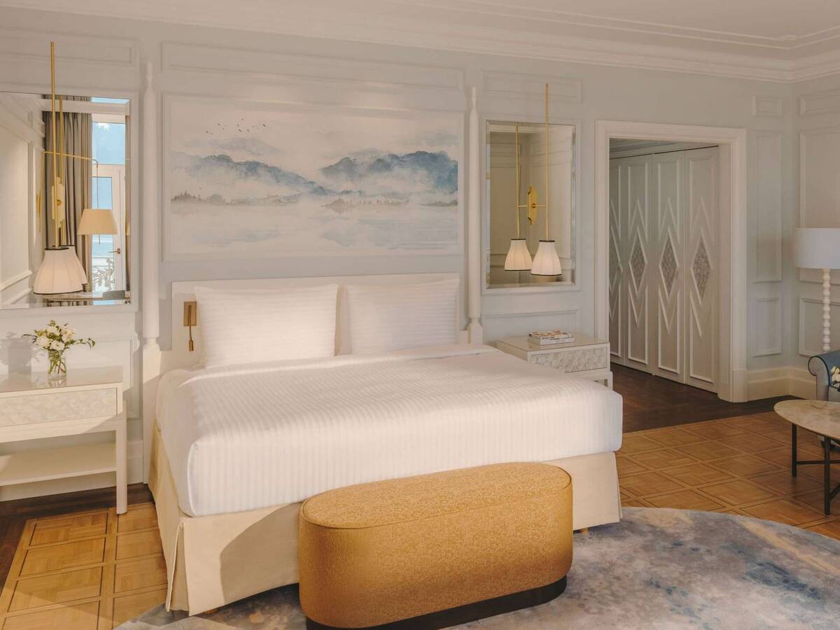 Signature Lake View Room - King Bed