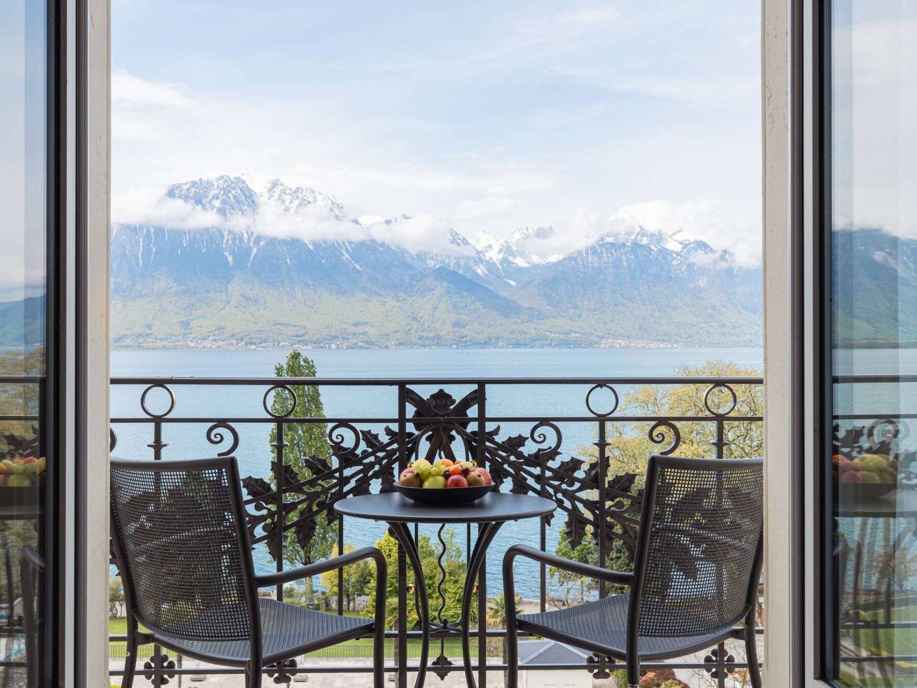 Signature Lake View Suite - King Bed