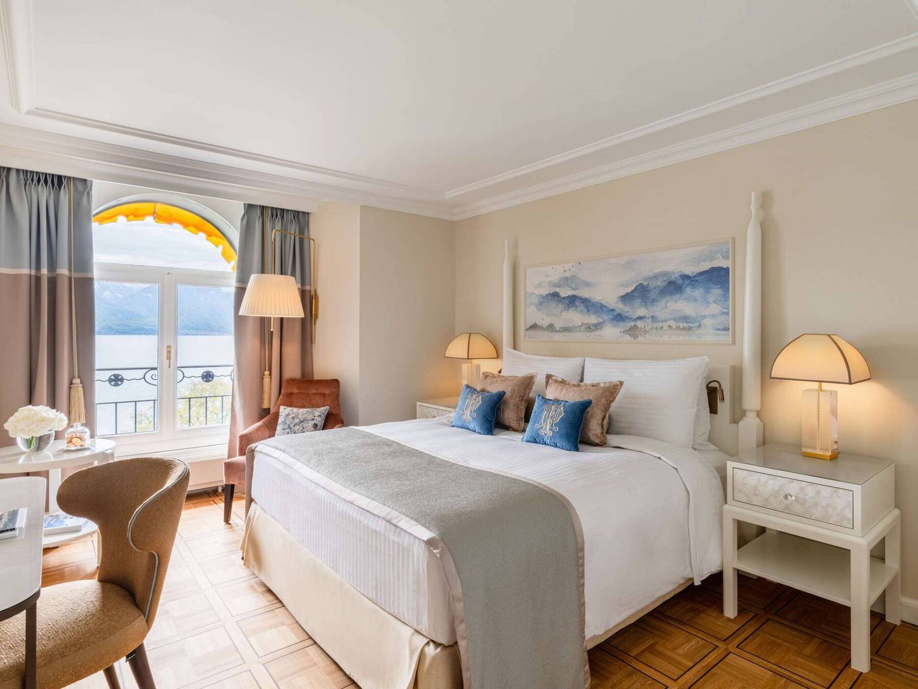 Fairmont Lake View Room - Queen Bed