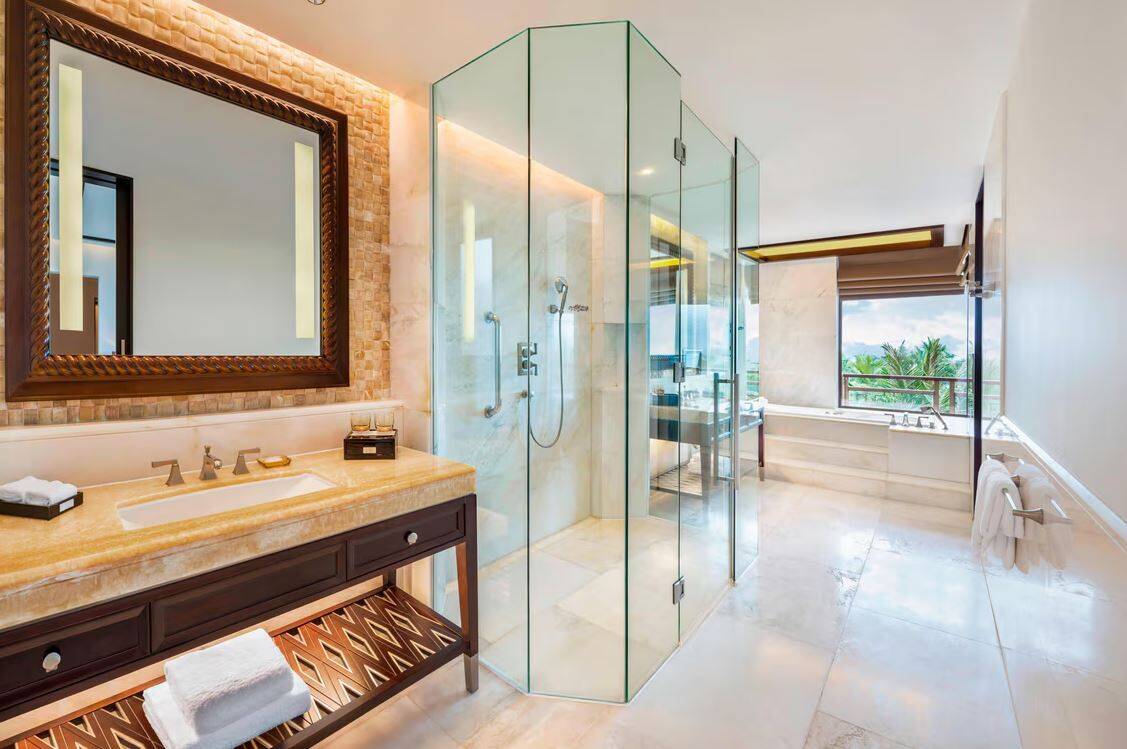 St.Regis Qingyue Bay View King Room