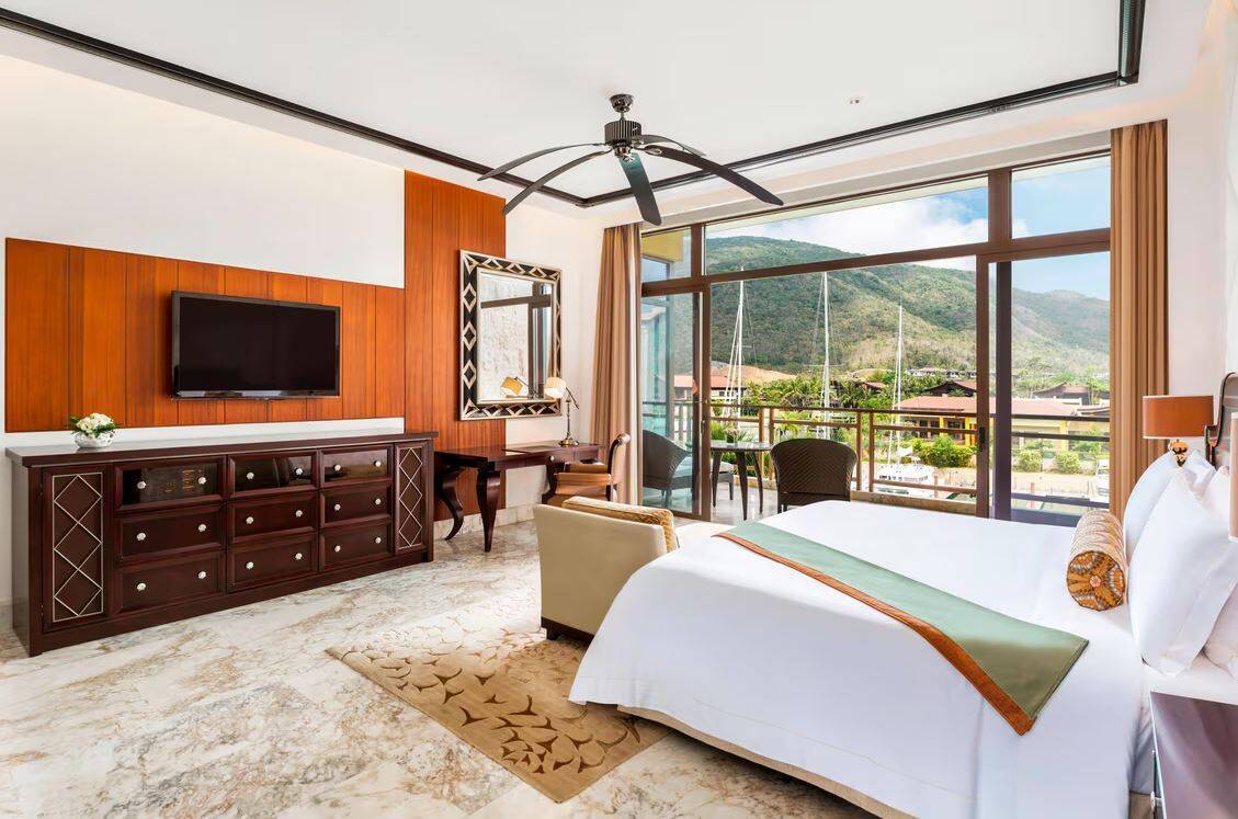 St.Regis Qingyue Bay View King Room