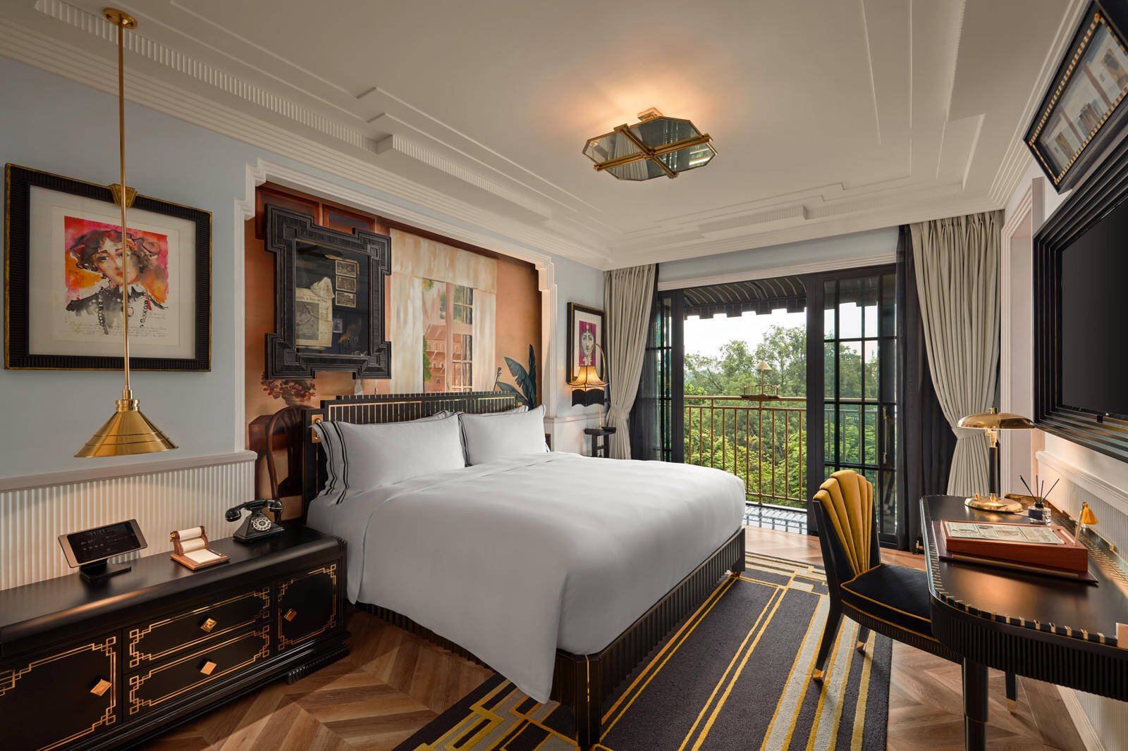 DELUXE SUITE