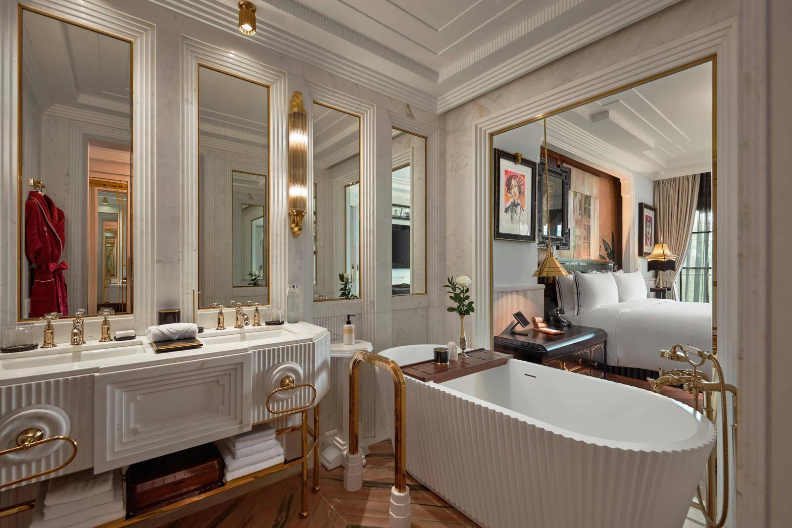 DELUXE SUITE