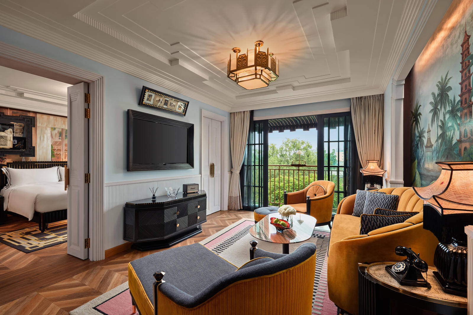 DELUXE SUITE