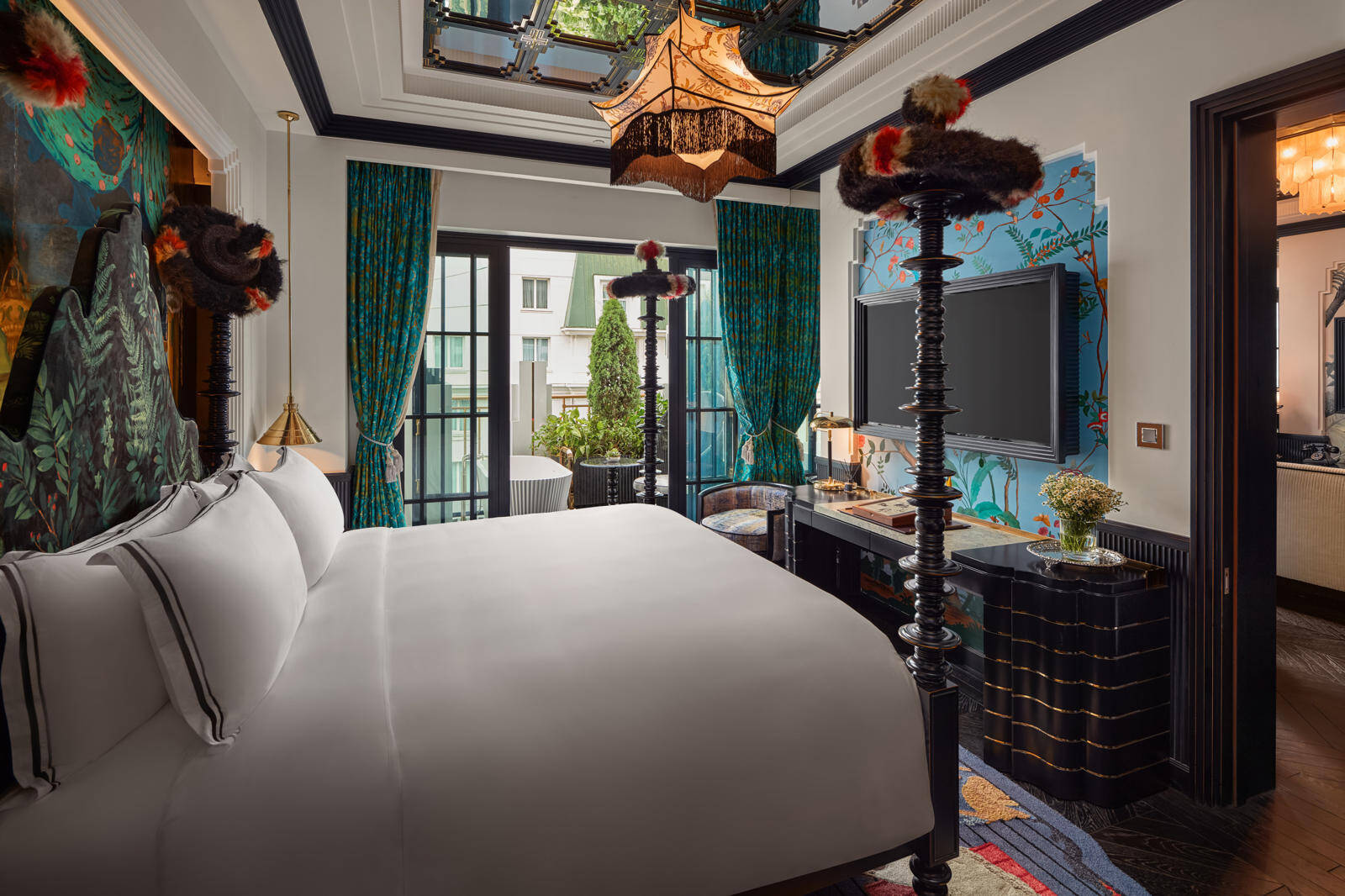 TWO BEDROOM ROYAL OPERA FAMILY SUITE