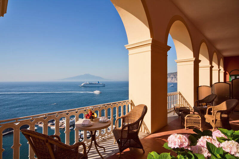 Deluxe Sea View Suite