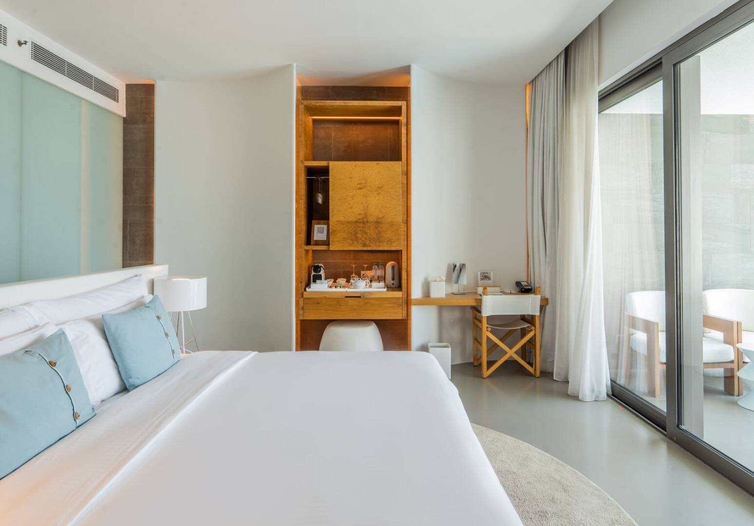 Covet Skyline View King Room