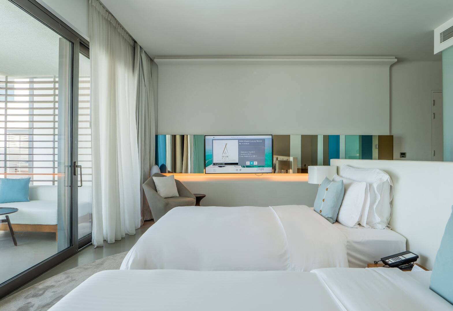 Covet Skyline View Twin Room