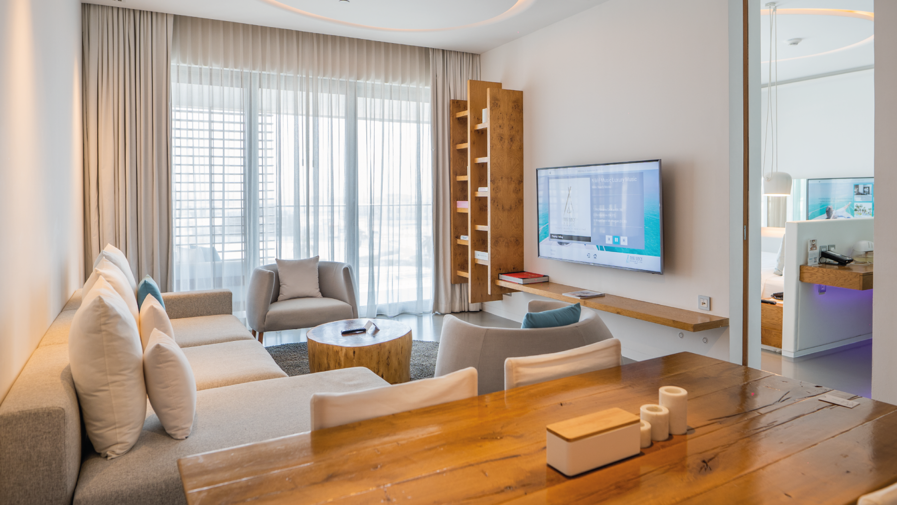 Signature Suite Skyline King