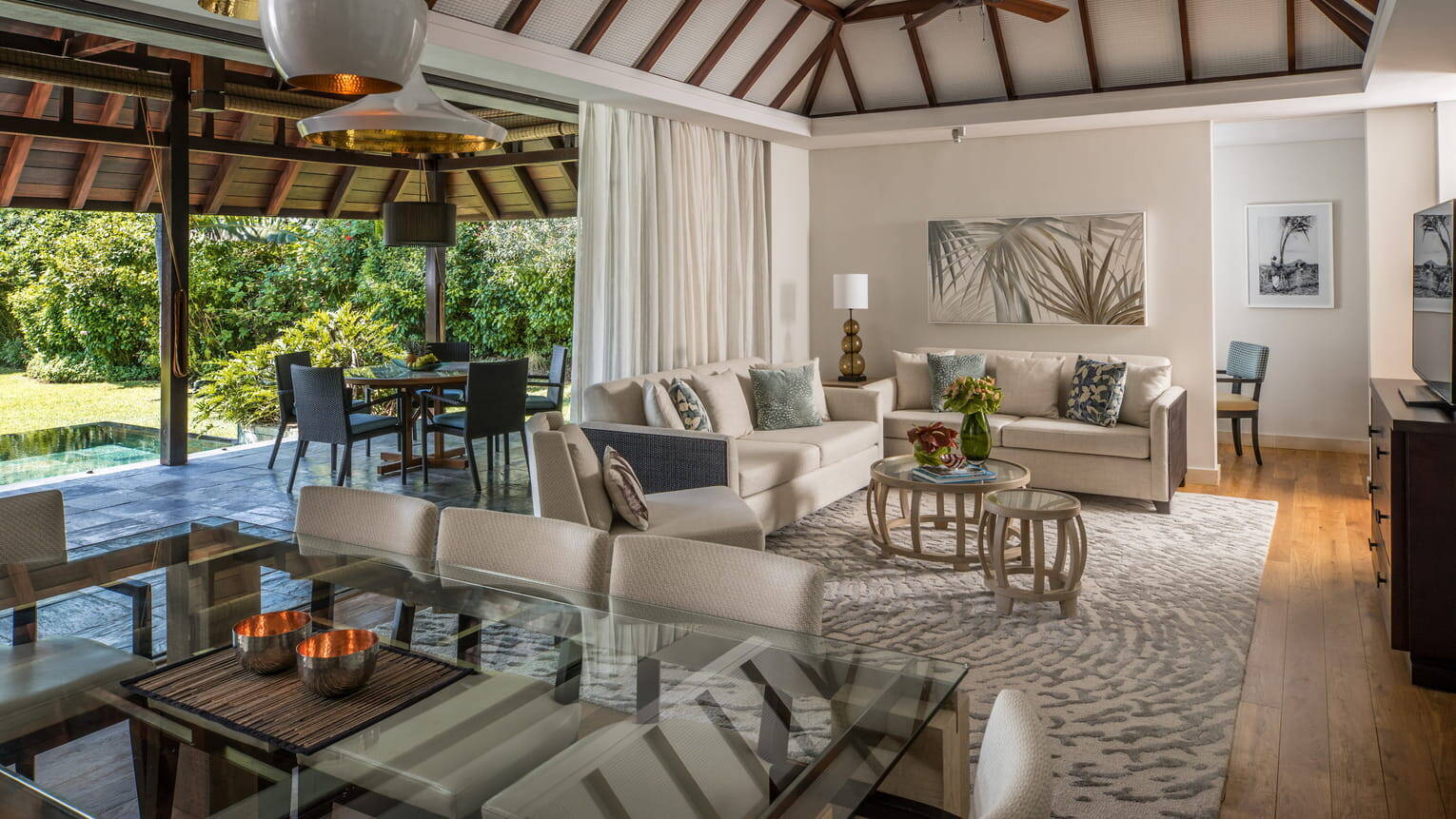THREE BEDROOM RESIDENCE WITH POOL