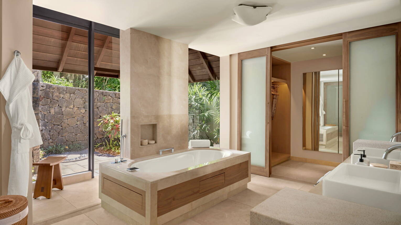 Ocean Pool Villa Two Queens