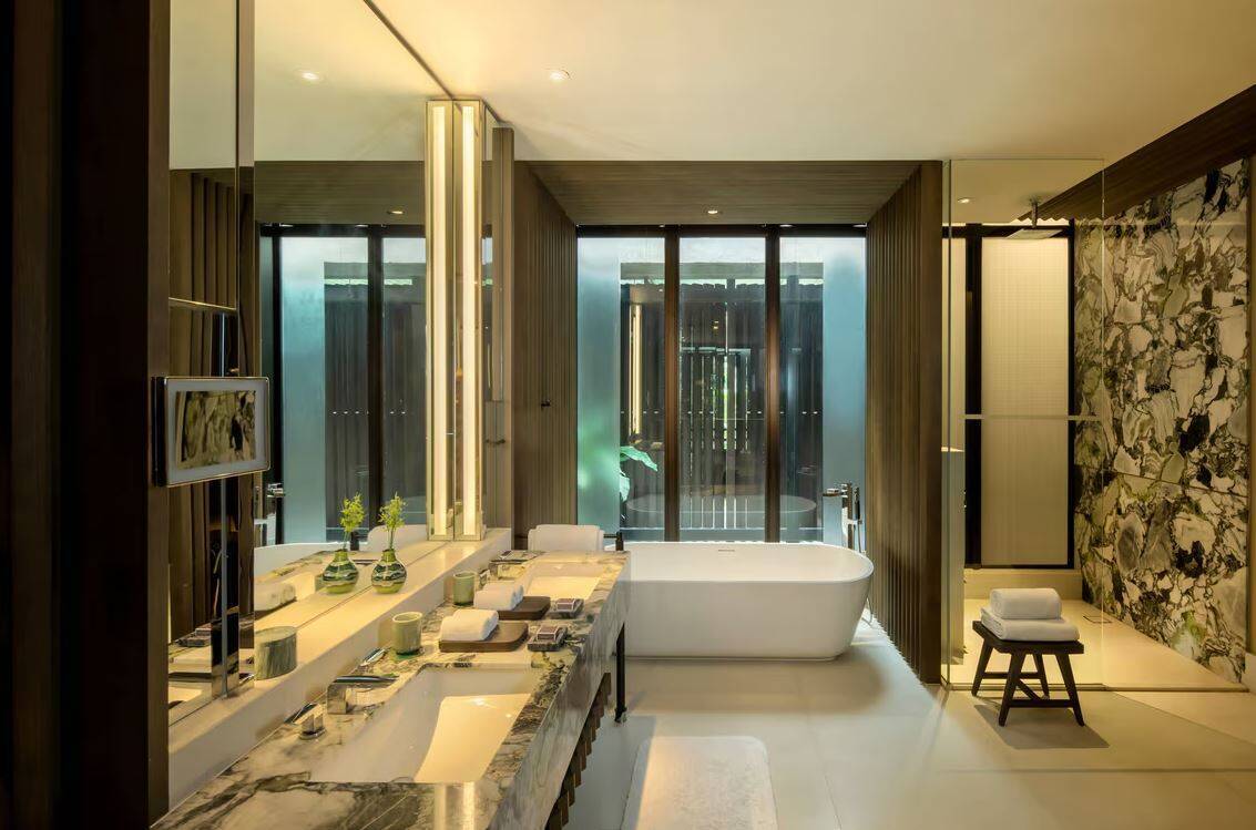 DELUXE OCEAN VIEW CORNER ROOM