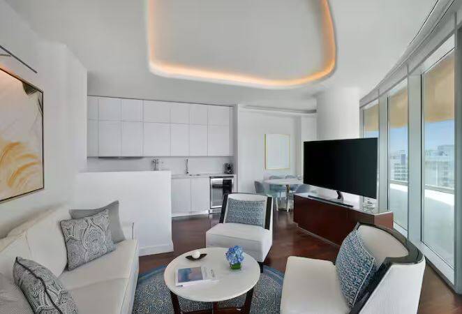 KING TWO BEDROOM CORNER RESIDENCE