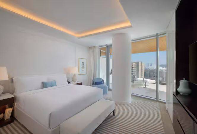KING TWO BEDROOM CORNER RESIDENCE 
