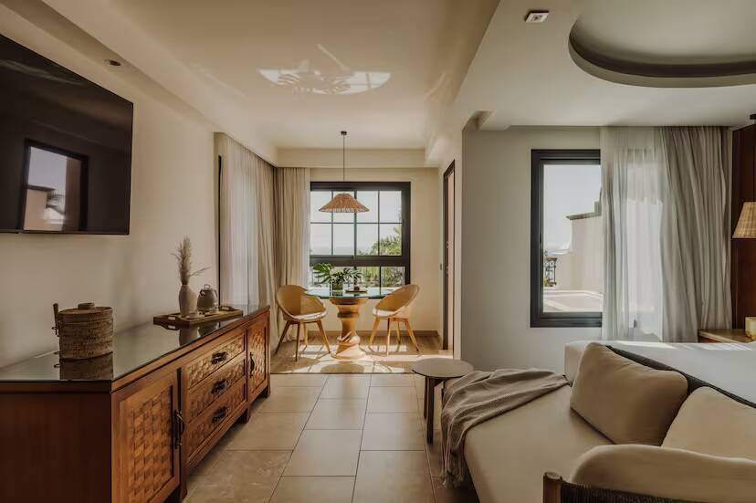 RedLevel Junior Suite Room Frontal Ocean View Whirpool Bathtub