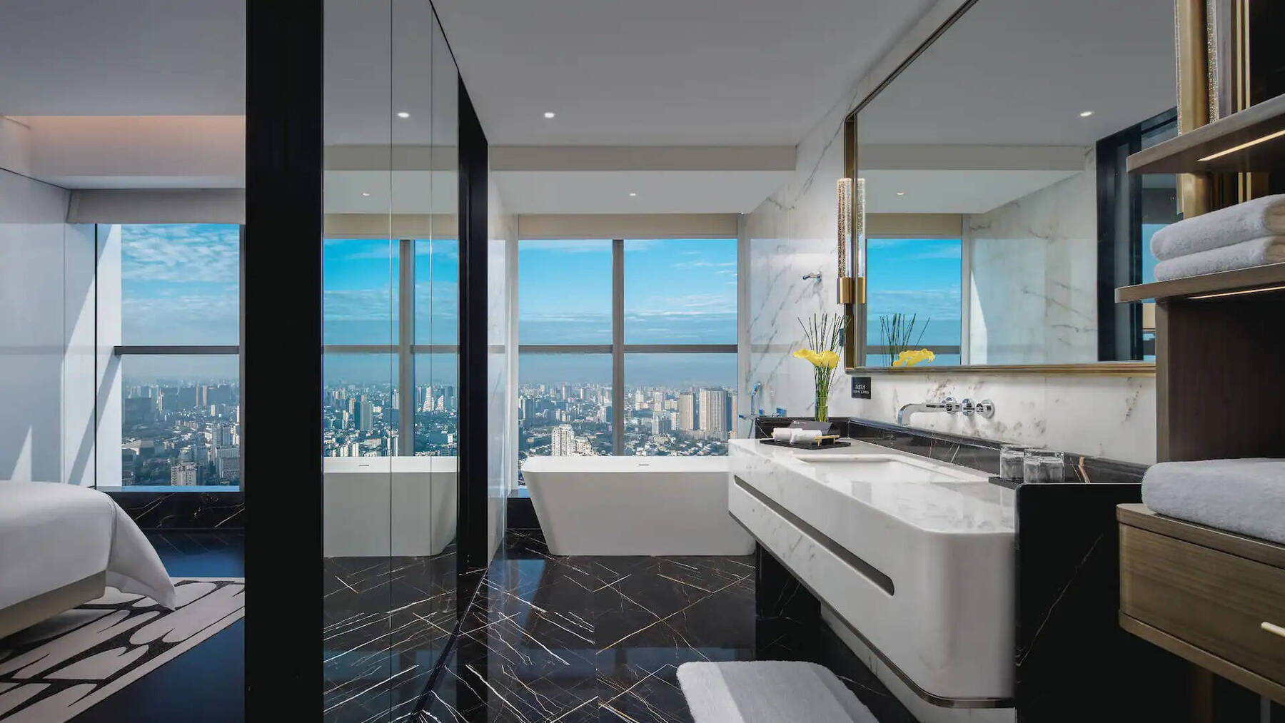 DELUXE RIVER VIEW ROOM KING