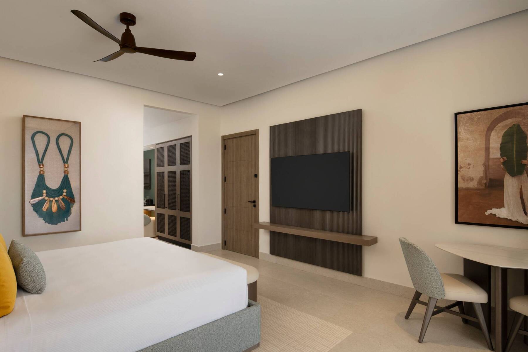 TROPICAL VIEW ROOM KING BED