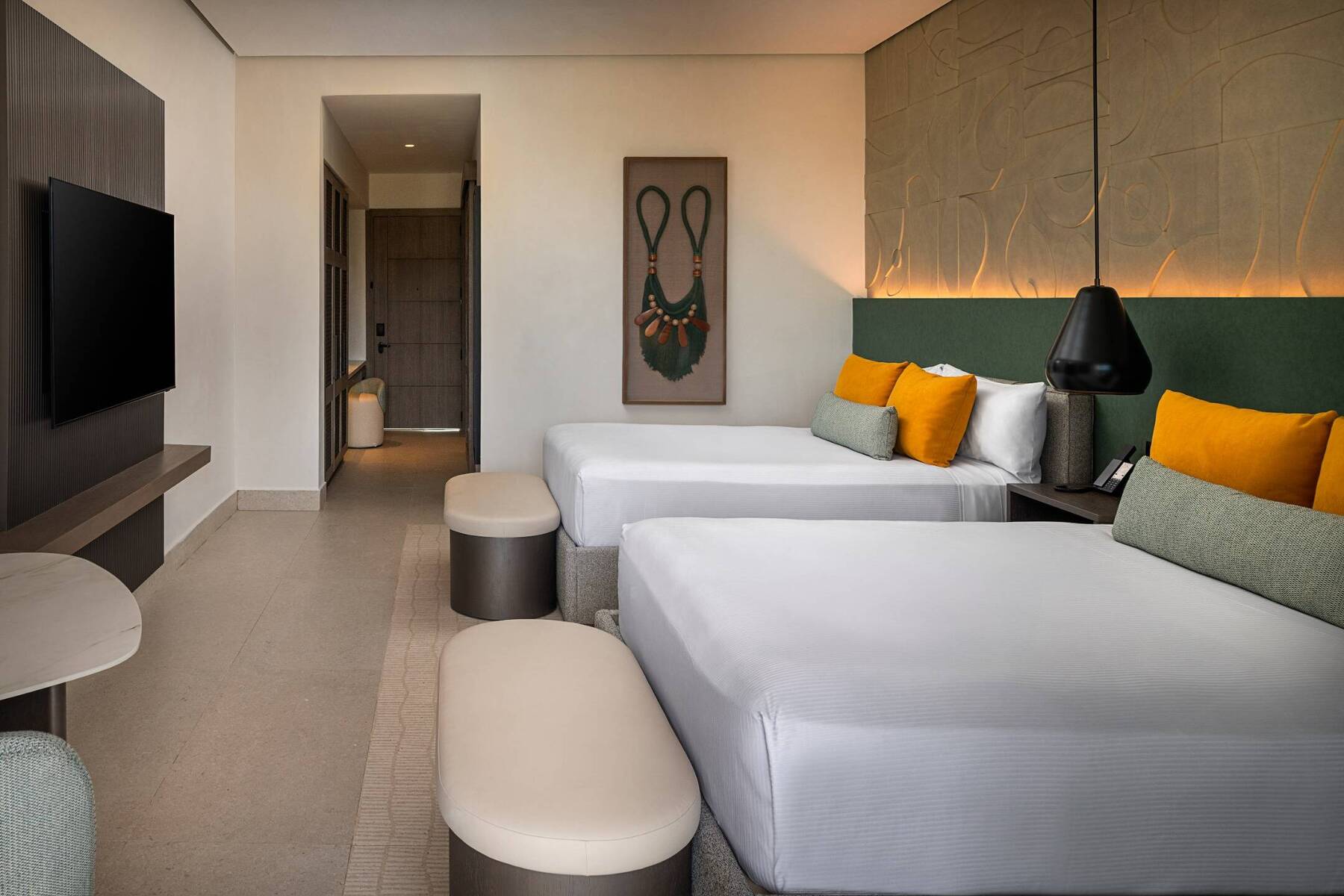 TROPICAL VIEW ROOM TWO QUEEN BEDS