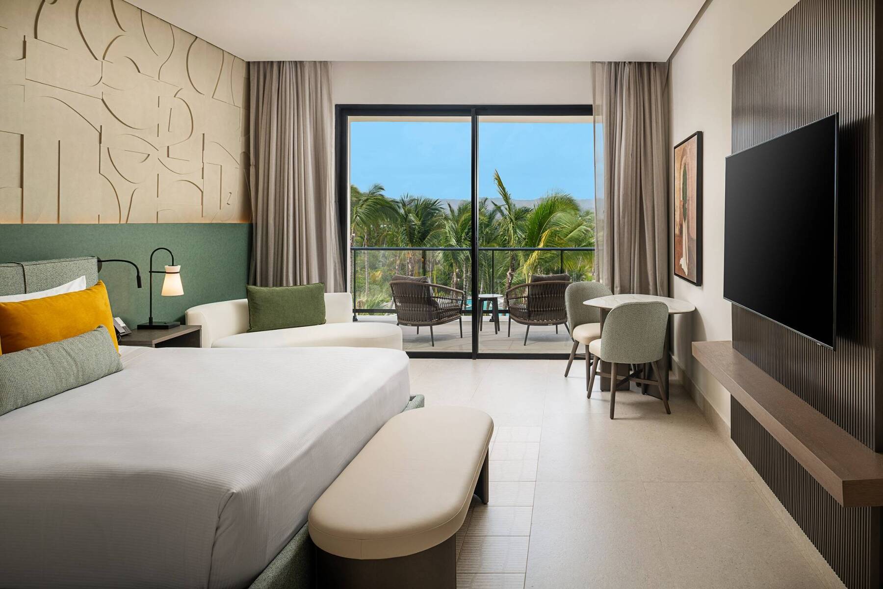 CLUB AZURE OCEAN VIEW ROOM KING BED