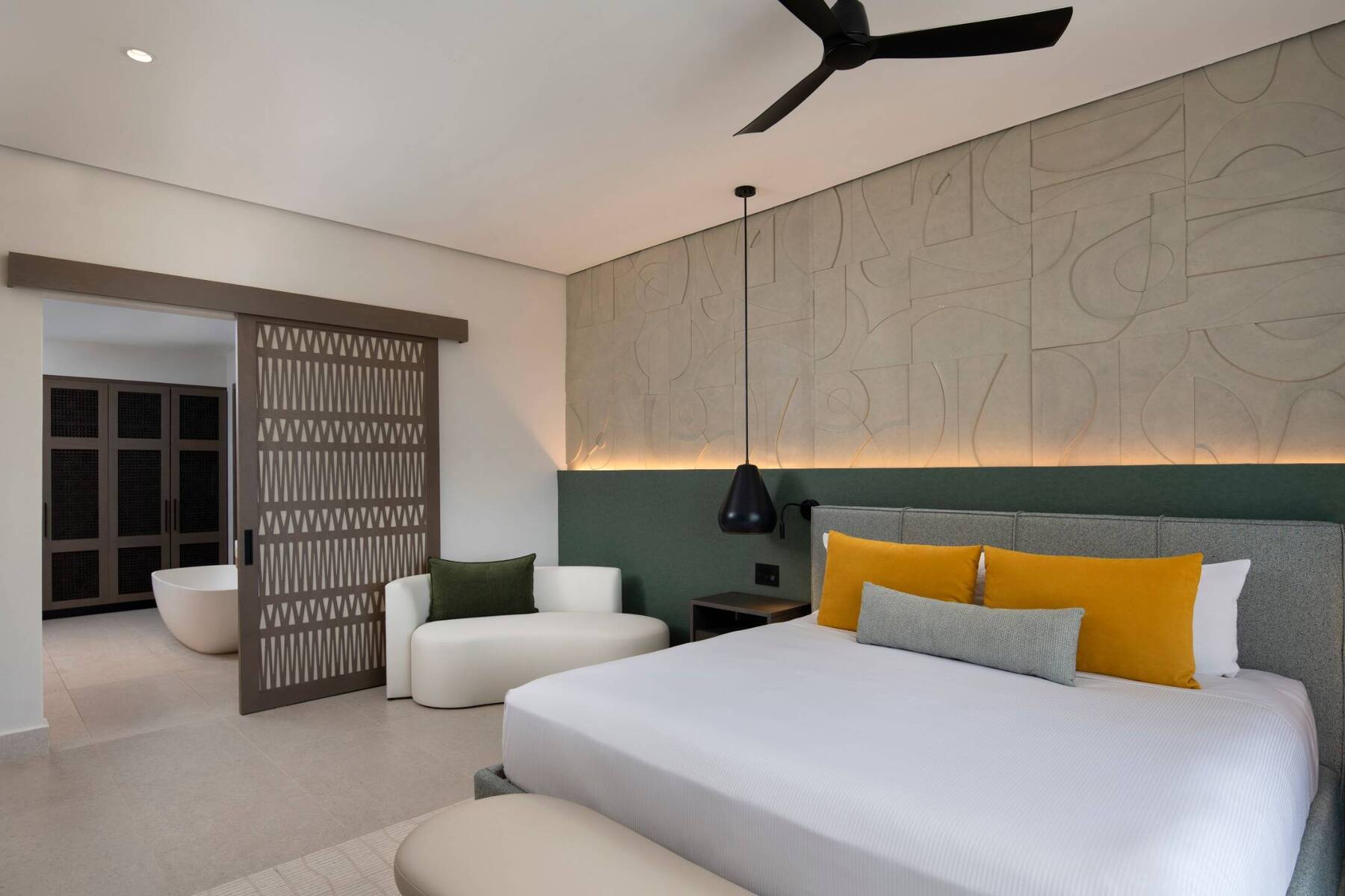 CLUB AZURE ONE BEDROOM SUITE TROPICAL KING