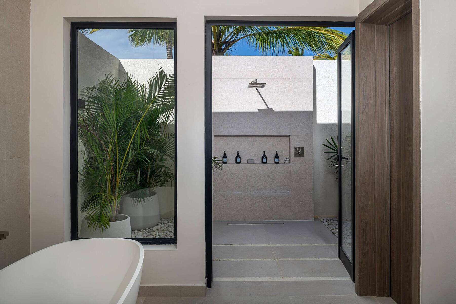 CLUB AZURE OCEANFRONT BUNGALOW STUDIO SUITE KING