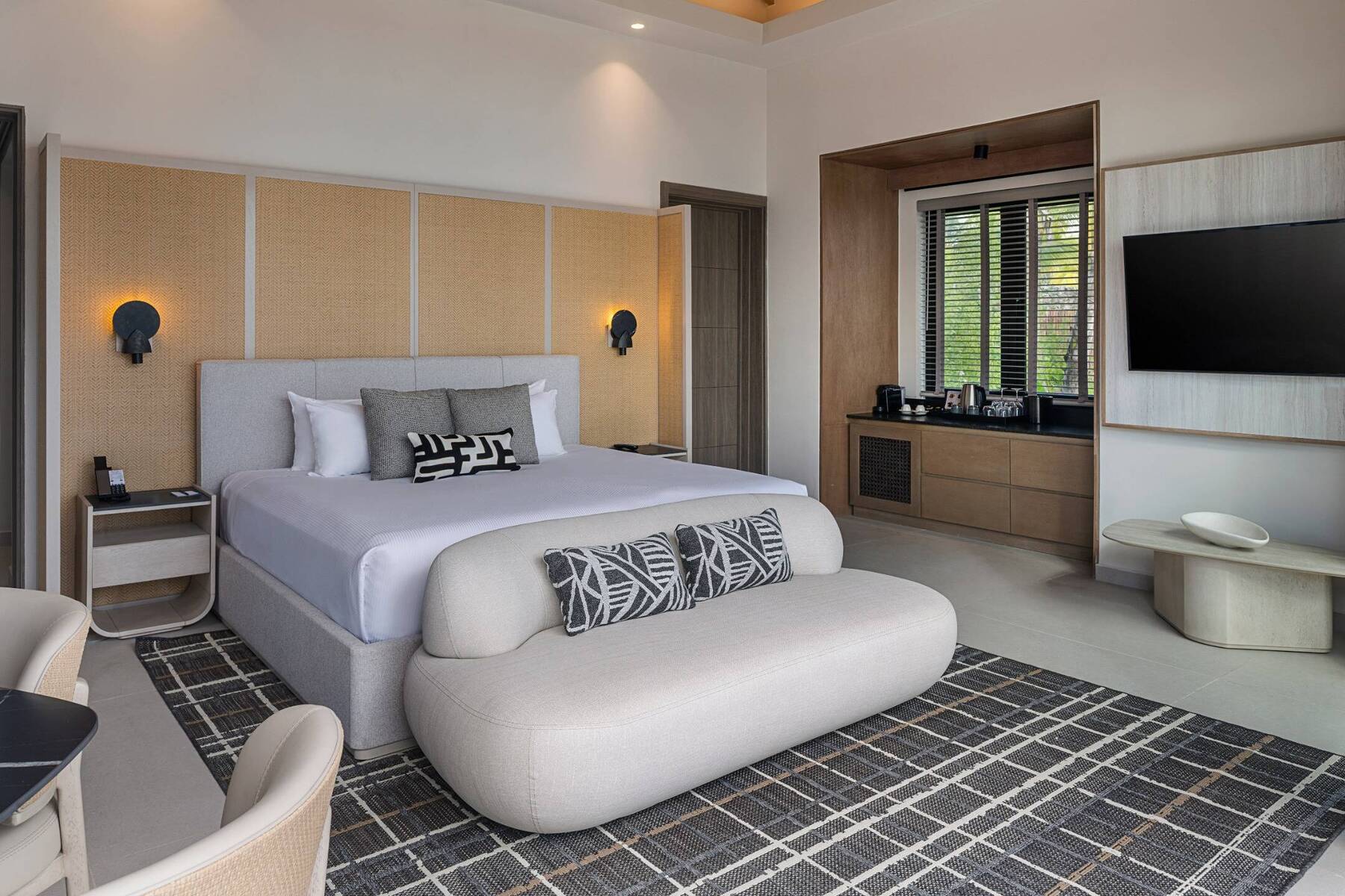 CLUB AZURE OCEANFRONT BUNGALOW STUDIO SUITE KING