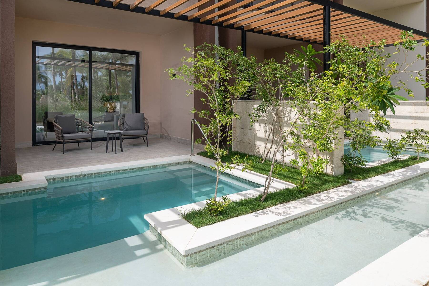 PLUNGE POOL PARTIAL BEACH VIEW TWO QUEEN BEDS