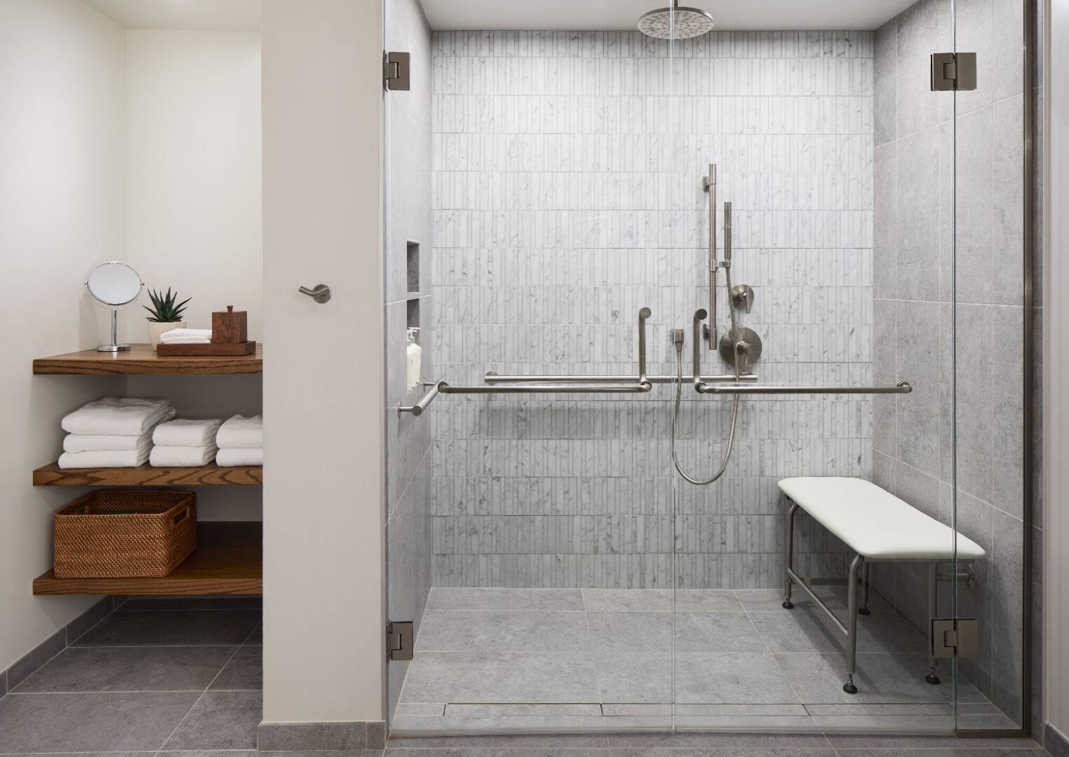 Two Queen Accessible Tub