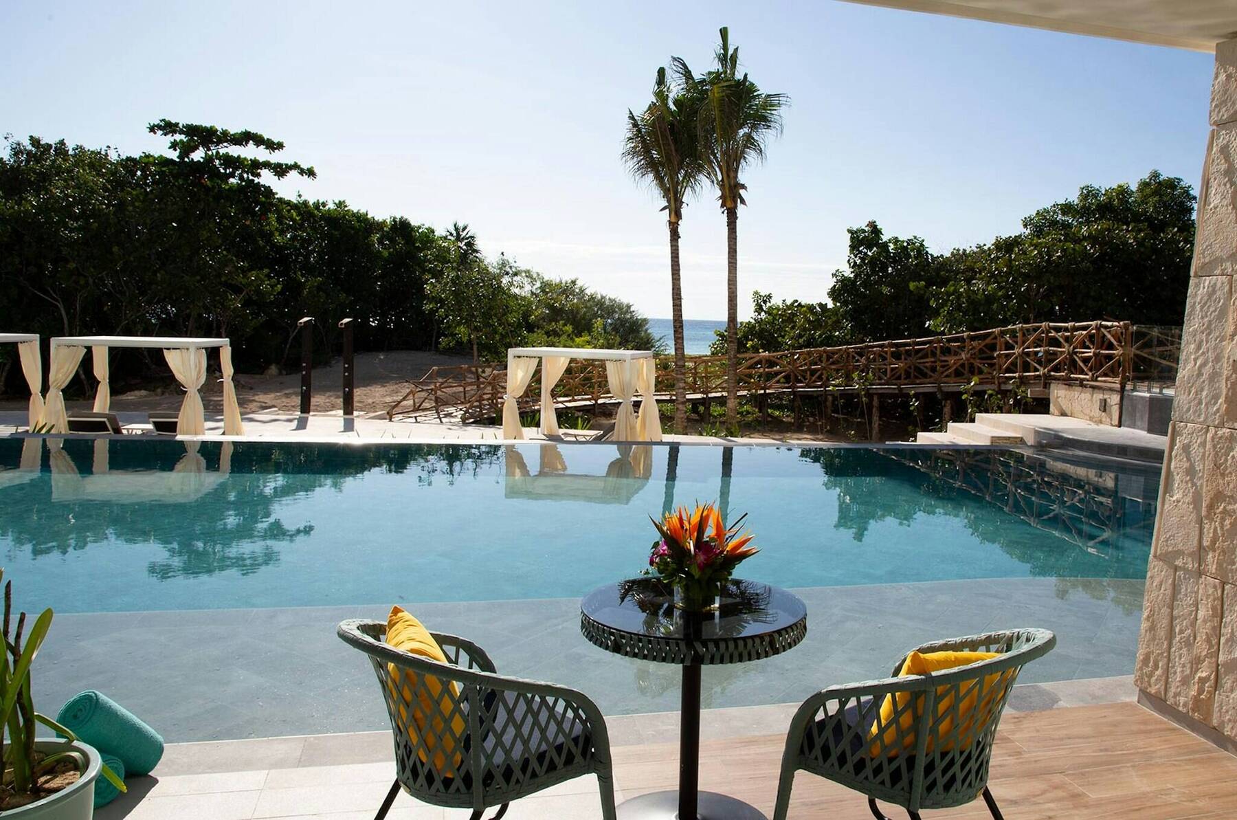 Swim Out Queen Suite