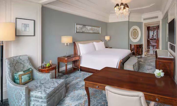 FAMILY CONNECTING ROOM KING AND DOUBLE QUEEN DELUXE