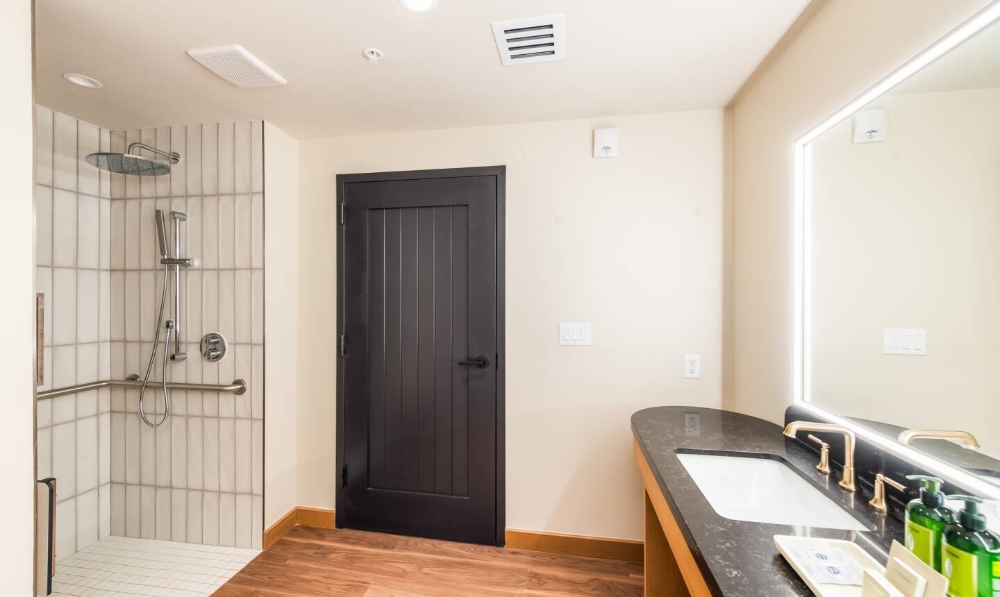 Cliffs Junior Suite ADA with Fire Pit