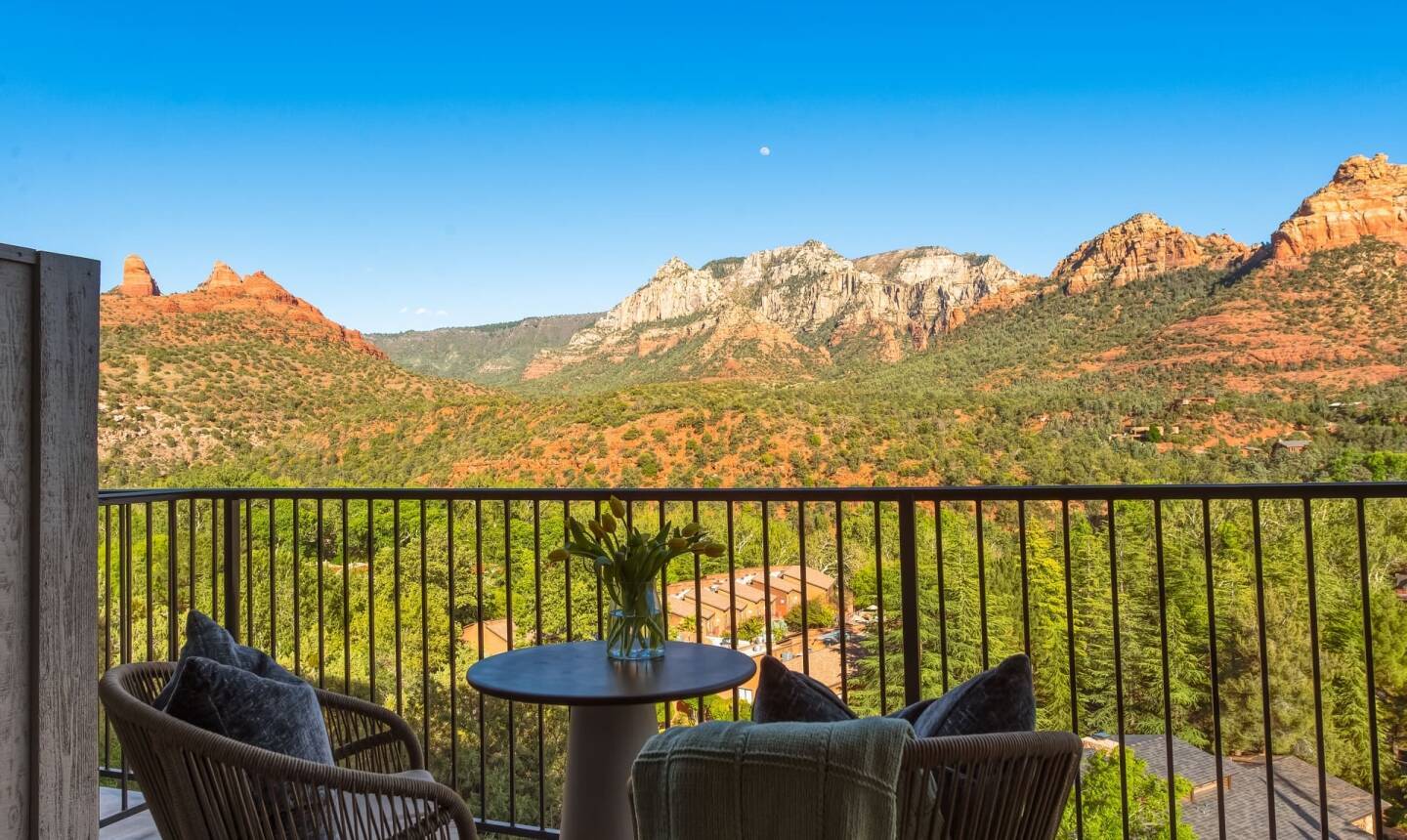 Cliffs Junior Suite ADA with Fire Pit