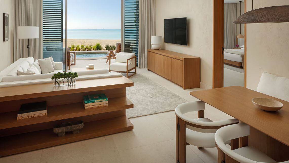 BAY SUITE SEAFRONT PLURGE POOL
