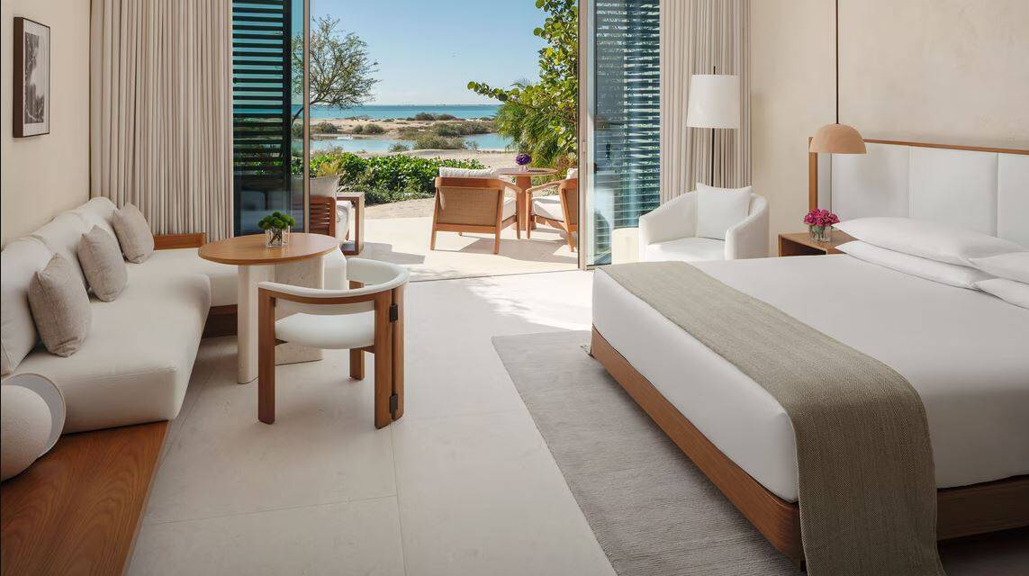 REEF SUITE SEAFRONT PLUNGE POOL