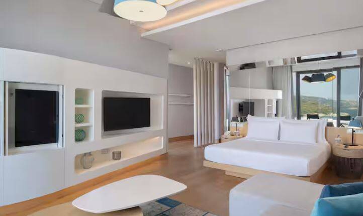 KING PREMIUM ROOM WITH BALCONY AND SEA VIEW