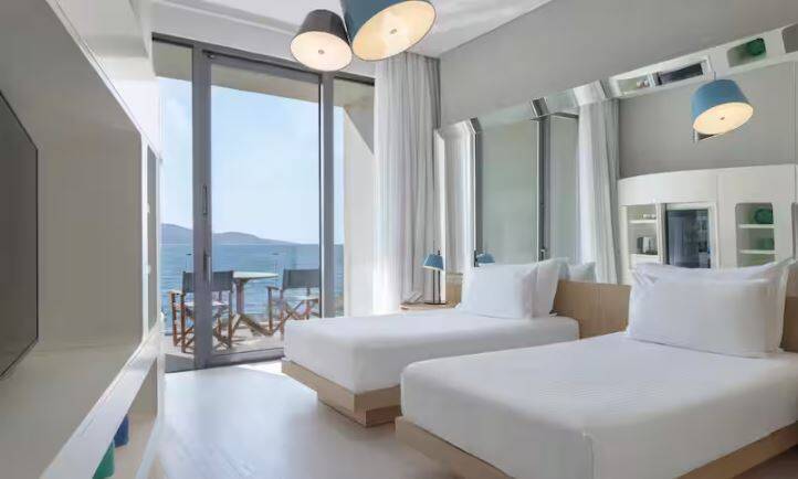 TWIN PREMIUM ROOM WITH BALCONY AND SEA VIEW