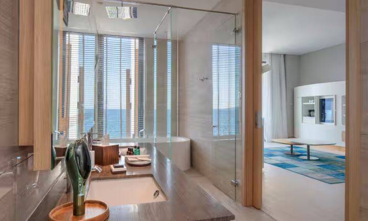 KING JUNIOR SUITE WITH BALCONY AND SEA VIEW