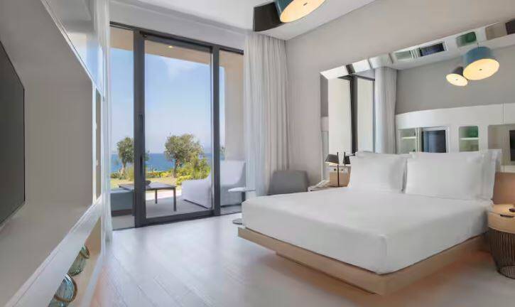 ONE BEDROOM SUITE WITH PRIVATE POOL AND SEA VIEW