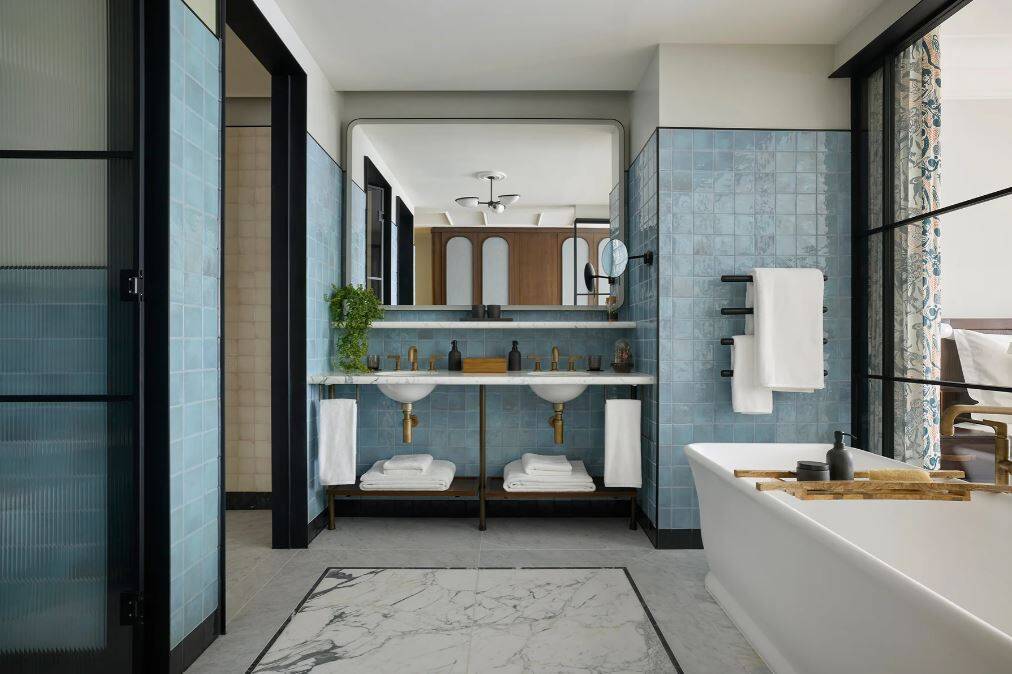 JUNIOR SUITE
