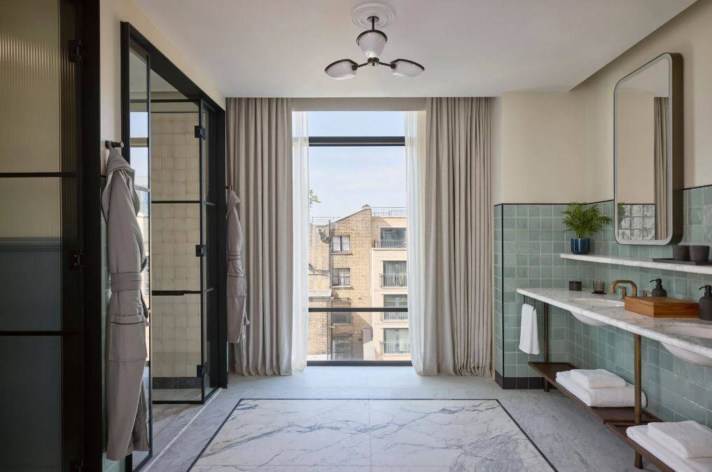 CORNER JUNIOR SUITE