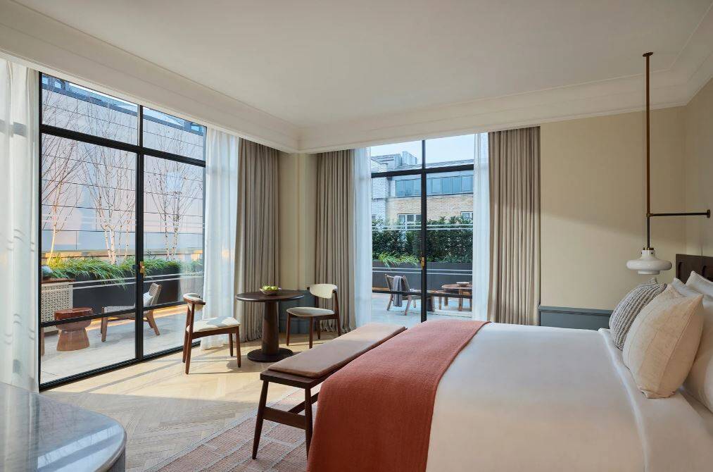 CORNER JUNIOR TERRACE SUITE