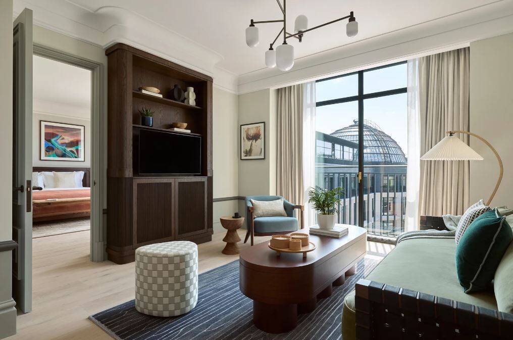 COURTYARD SUITE
