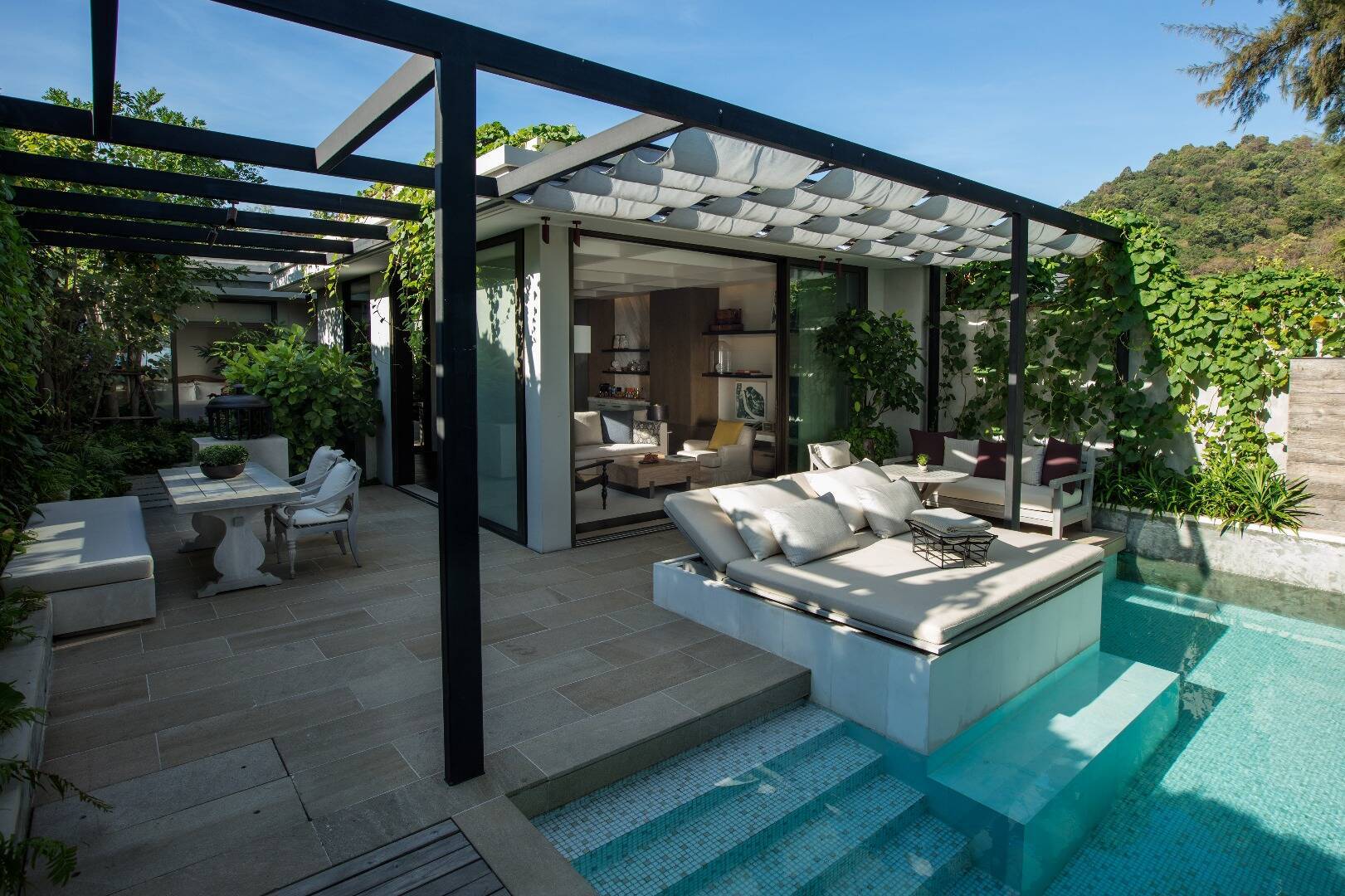 Beachfront Pool King Villa
