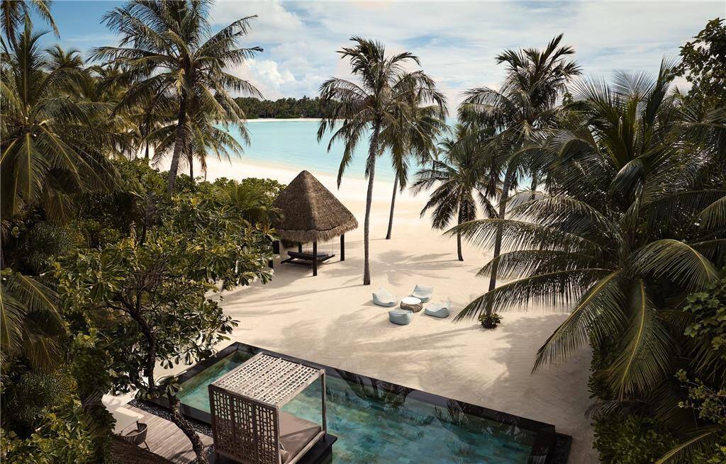 Grand Beach Villa with Pool