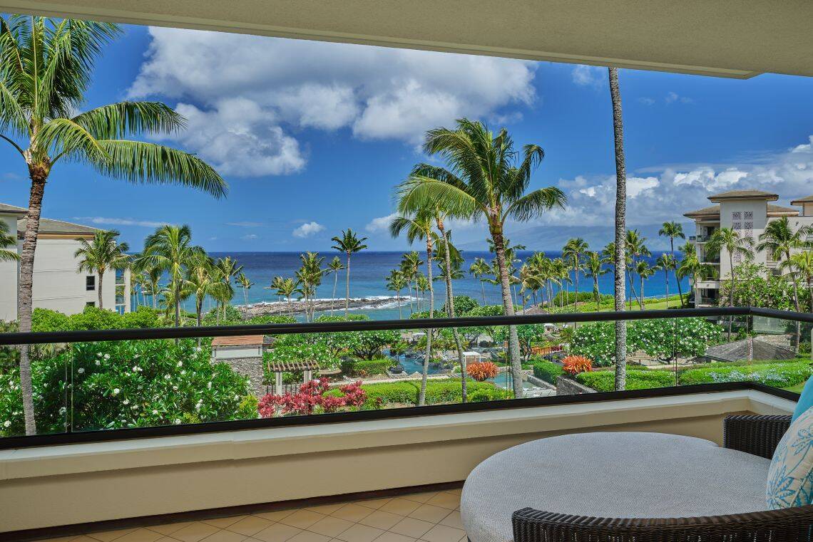 TRADITIONAL OCEAN VIEW TWO BEDROOM  RESIDENCE, LANAI