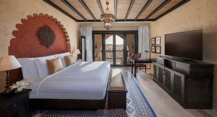 Deluxe Balcony Room - King bed