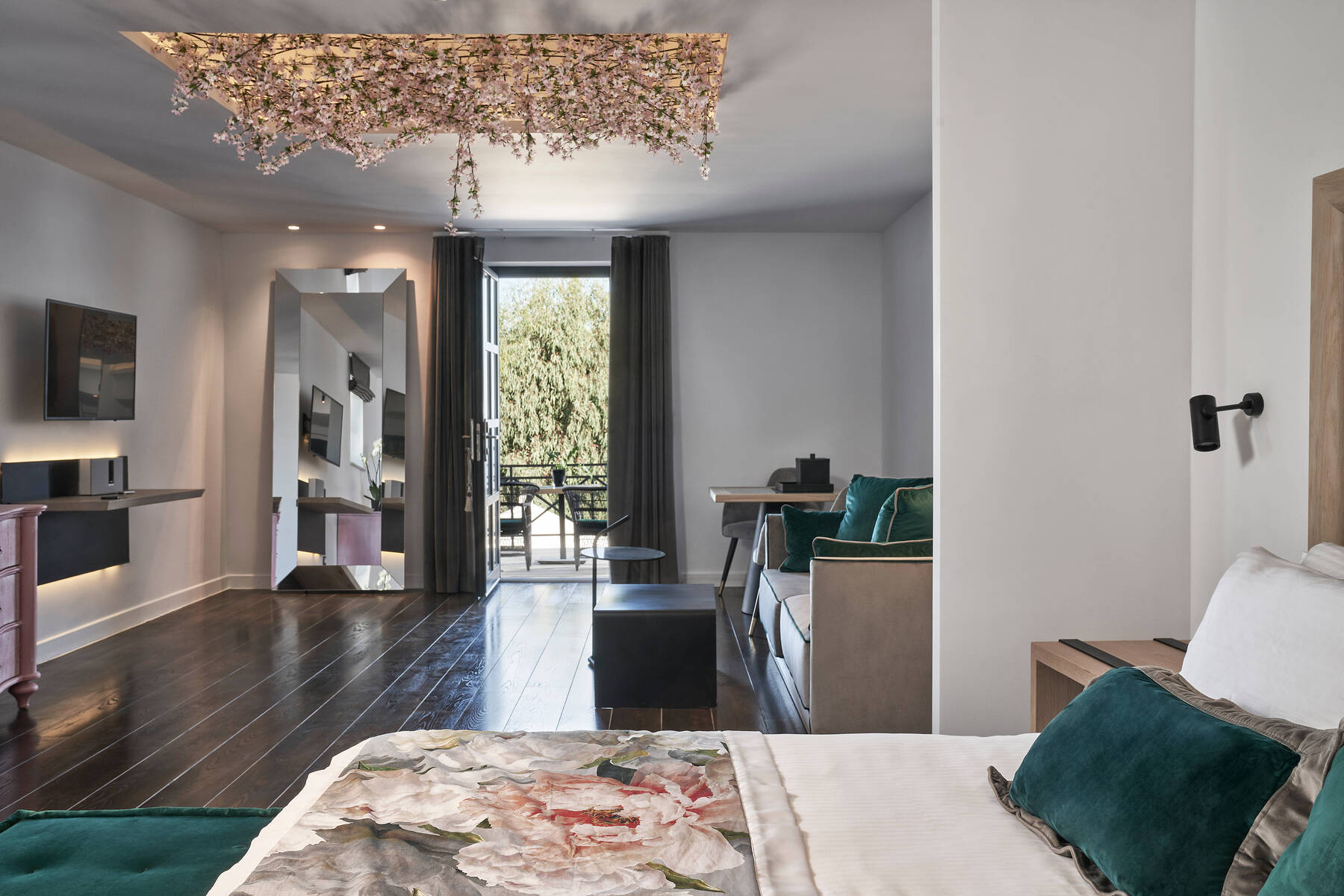 JUNIOR SUITE