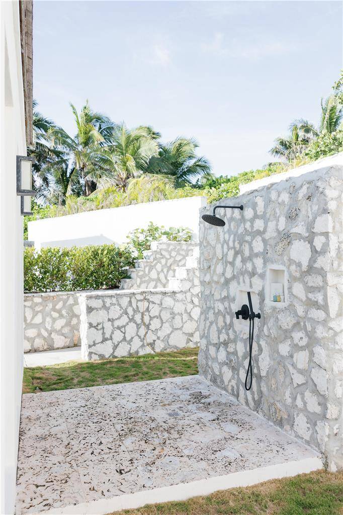 ONE BEDROOM OCEAN FRONT COTTAGE WITH PRIVATE POOL