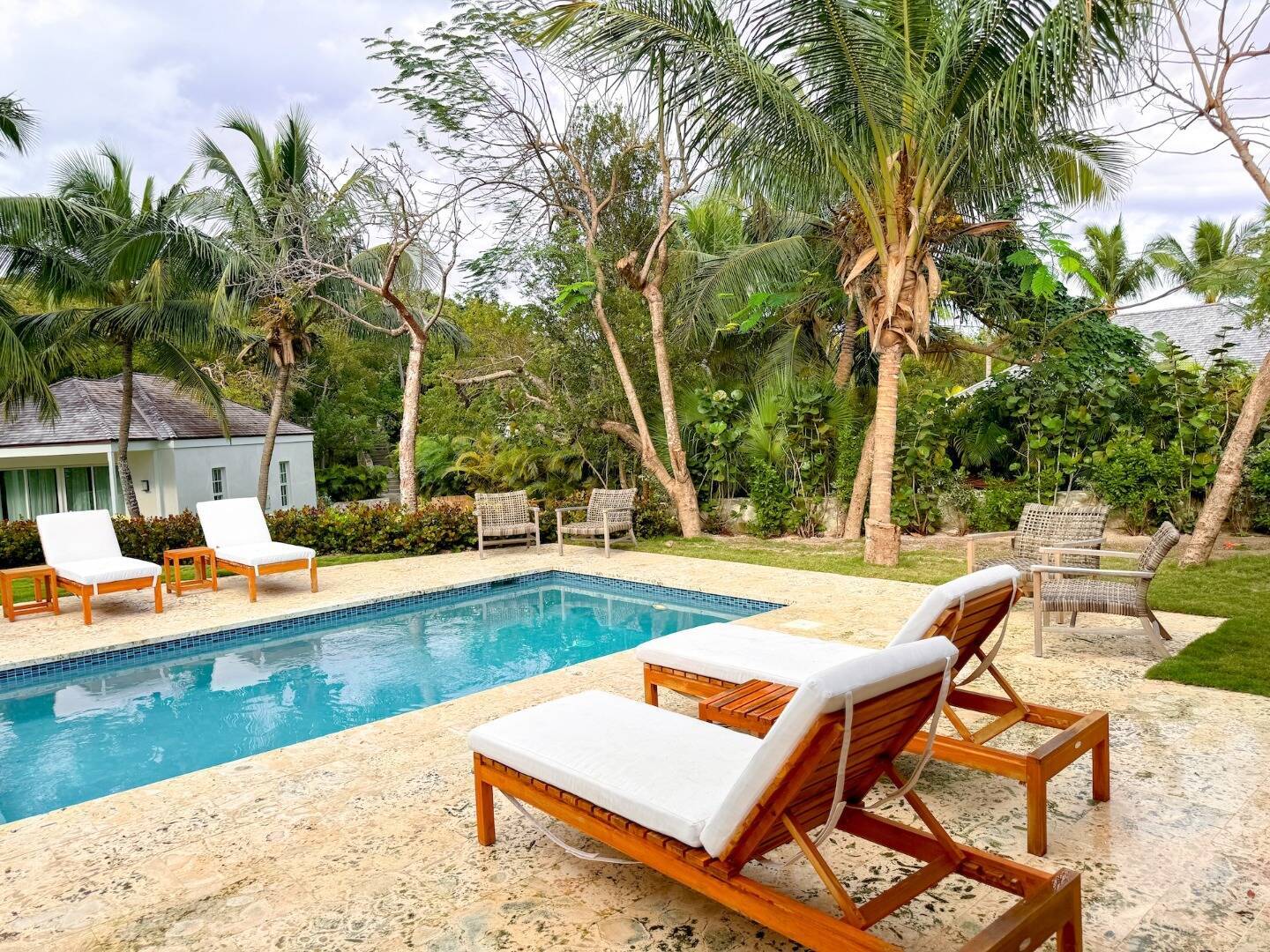 FLAMINGO VILLA + COTTAGE 